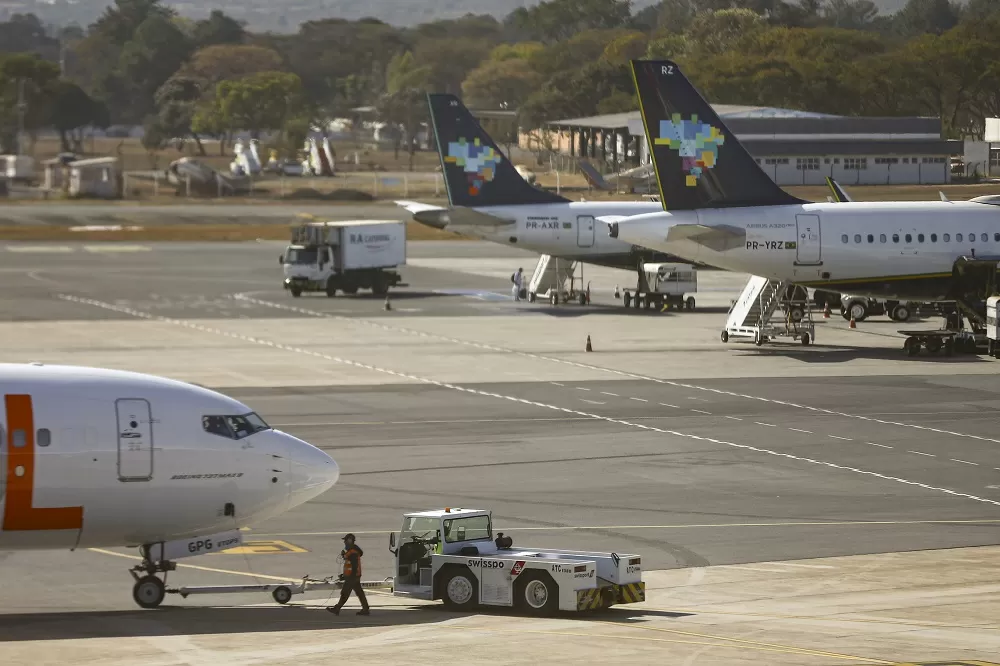 Pilotos de avião ameaçam entrar em greve às vésperas do Ano-Novo
