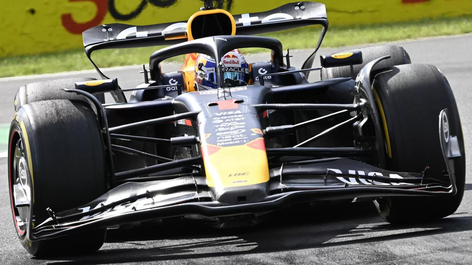 Verstappen sai na frente em Abu Dhabi