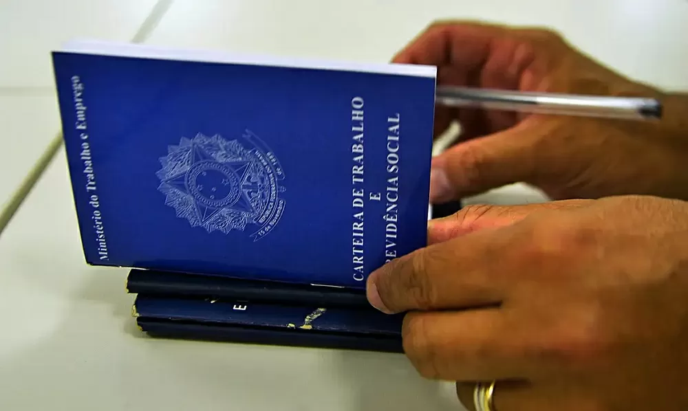 Taxa de desemprego recua para 5,2% e atinge menor nível da série histórica