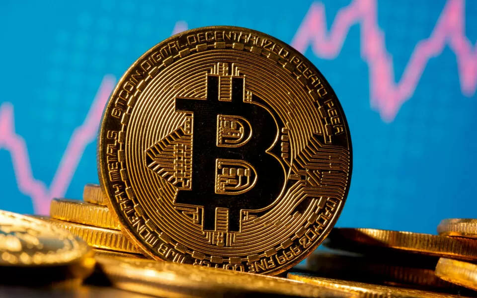 Bitcoin: lucro da mineração deve atingir máximo de 14 mil milhões de euros em 2025