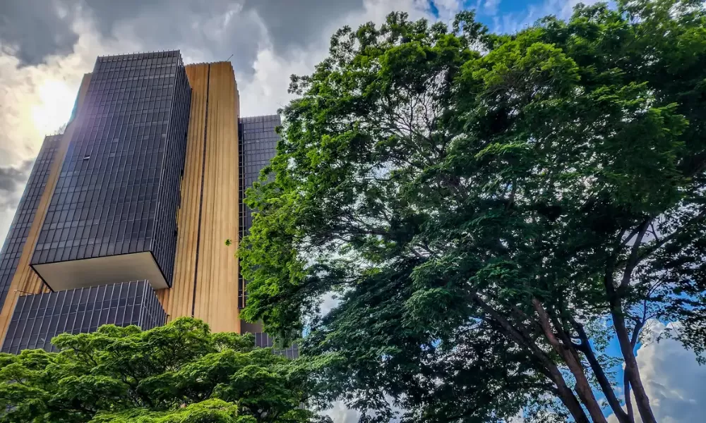 Focus reduz projeção do IPCA de 2025 para 4,32%, abaixo do teto da meta