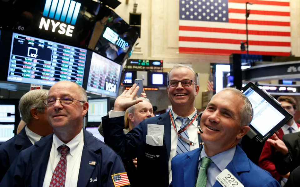 Wall Street fecha em alta enquanto o mercado espera pelo PIB do 3º trimestre
