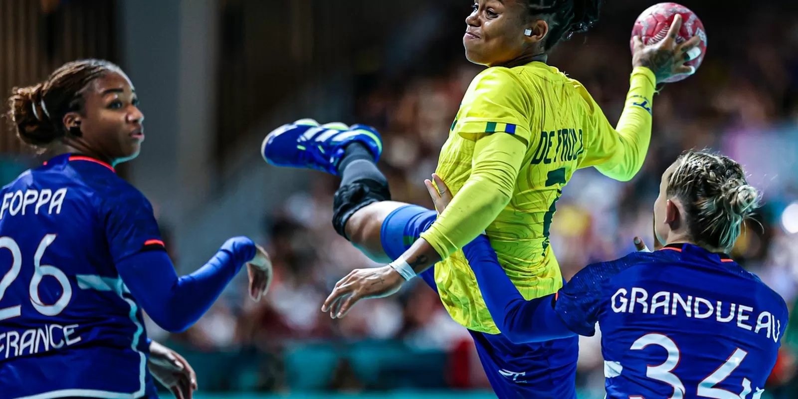 Bruna de Paula concorre ao prêmio de melhor atleta de handebol de 2025