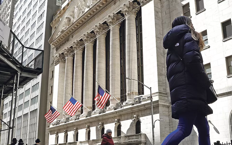 Wall Street segue sessão em terreno negativo invertendo a tendência positiva da abertura