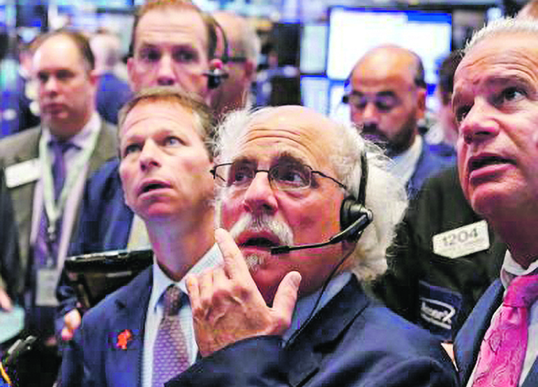 Wall Street abre em terreno misto com petróleo a subir mais de 3%