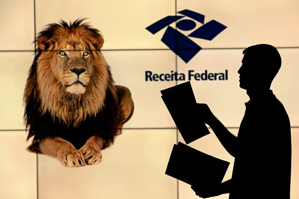 Análise das penalidades e cálculo da multa por atraso no Imposto de Renda 2026