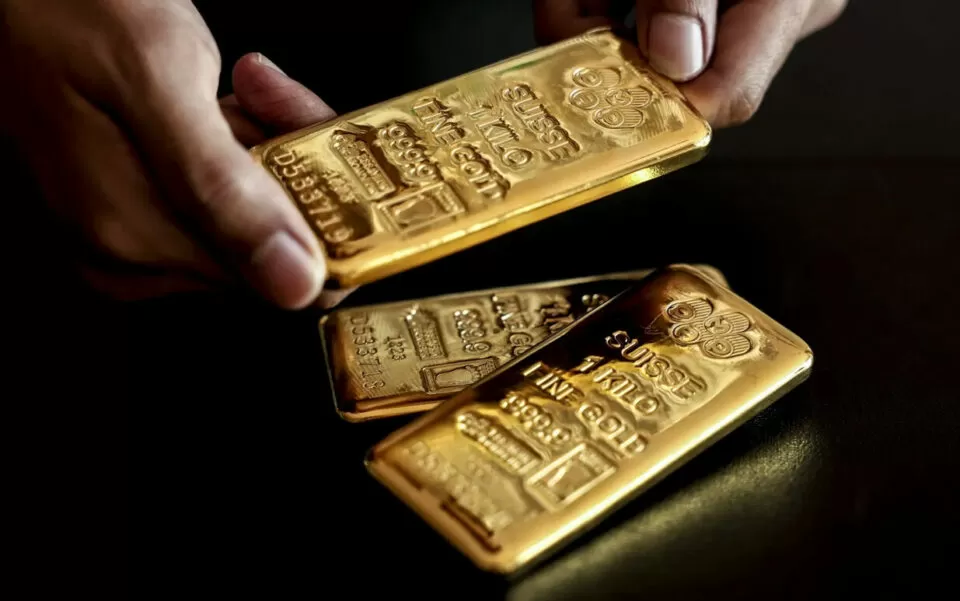 Preços do ouro e da prata recuam e há receios de uma queda mais acentuada