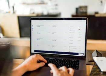 “Transformando vidas através do gerenciamento financeiro”