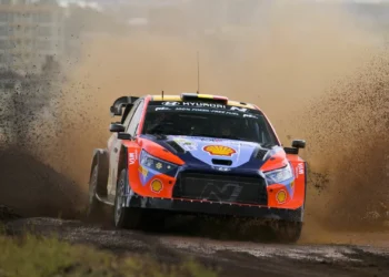Thierry Neuville lidera Rali Safari