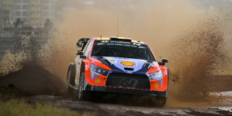 Thierry Neuville lidera Rali Safari