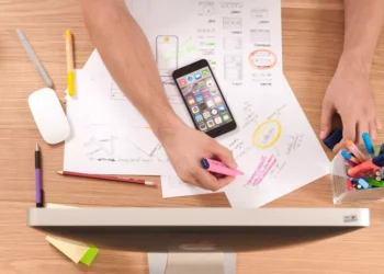 “O Sucesso de Olivia Traven: Estratégias de Marketing Eficientes”