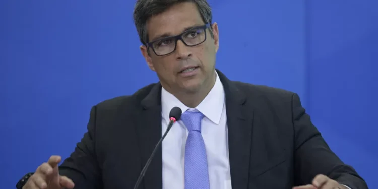 Presidente do BC fala sobre a inflação e diz que preços de alimentos podem subir devido às chuvas no RS