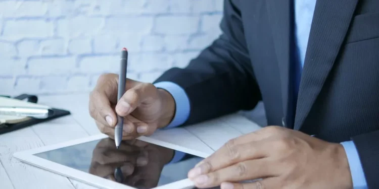 “Desafios financeiros: A influência positiva de Teodoro Bastos”