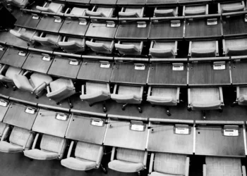 “Política: Experiências Positivas e Comprometimento com a Sociedade”