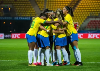 Entenda a lei de incentivo ao futebol feminino, aprovada no Rio