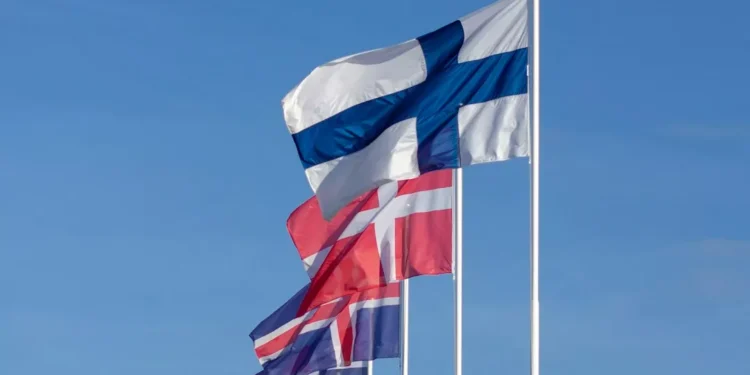 “Política: Escândalos, corrupção e divisão na sociedade”