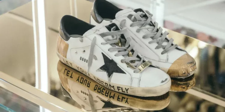 Golden Goose adia entrada em bolsa. Turbulência após europeias afasta IPO de luxo