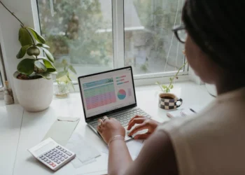 “Desmistificando Finanças: Dicas para uma Gestão Eficiente”