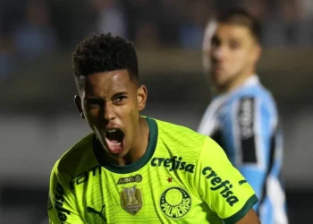 Abel rasga novos elogios a Estêvão e exalta Palmeiras: “Parece fácil que estamos fazendo”