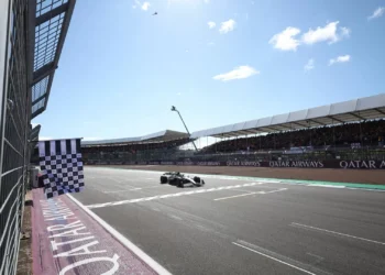 Hamilton ganha Silverstone pela nona vez