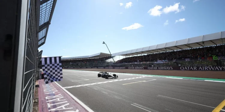 Hamilton ganha Silverstone pela nona vez