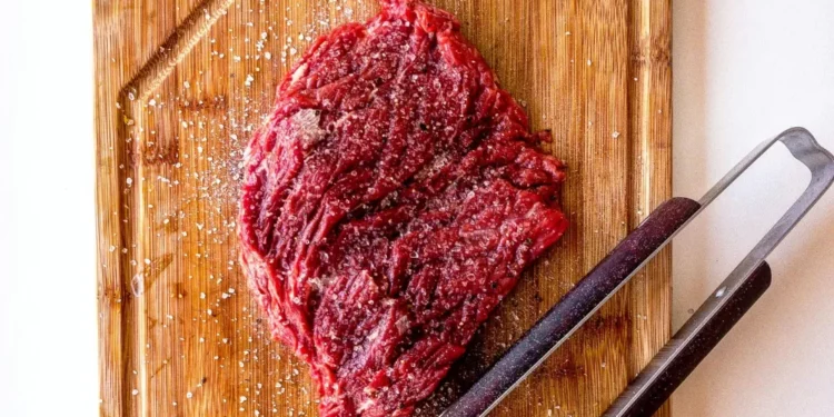 Reforma tributária: relator cede na última hora e faz acordo para carne na cesta básica com imposto zero