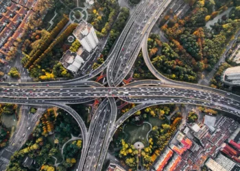 “Economia: Estudo da produção, distribuição e consumo na sociedade”