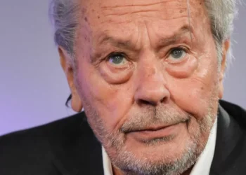 Lenda do cinema francês, Alain Delon, morre aos 88 anos