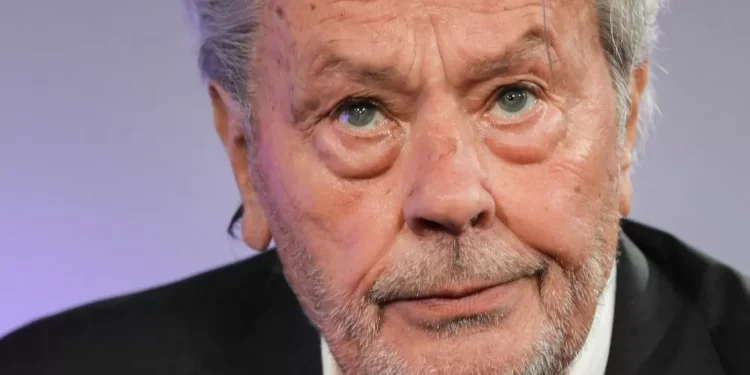 Lenda do cinema francês, Alain Delon, morre aos 88 anos