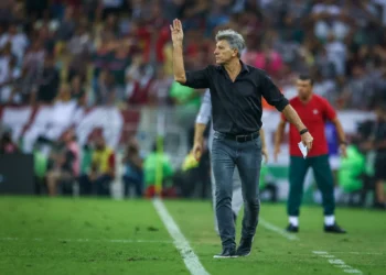 Renato Gaúcho discute com repórter após eliminação na Libertadores: “Vem no meu lugar”
