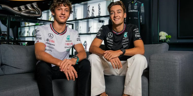 Há um novo Kimi na F1. Antonelli substitui Hamilton na Mercedes em 2025