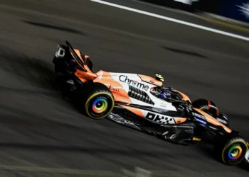 Norris vence em Singapura