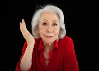 Fernanda Montenegro faz aniversário e recebe homenagens: ‘Comemoro 95 primaveras e 80 delas no palco’