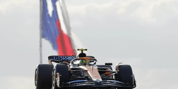 Lando Norris conquista pole position no Texas à frente de Verstappen
