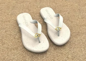 Consegue imaginar um chinelo custar mil reais? Givazzi é nova marca de luxo que traz acessórios e calçados preciosos