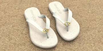 Consegue imaginar um chinelo custar mil reais? Givazzi é nova marca de luxo que traz acessórios e calçados preciosos