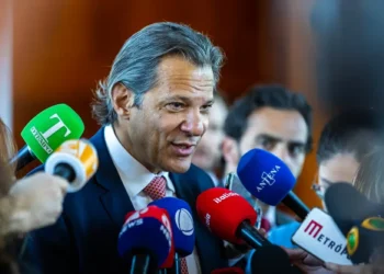 Haddad diz que Lula convocará reunião para definir corte de gastos