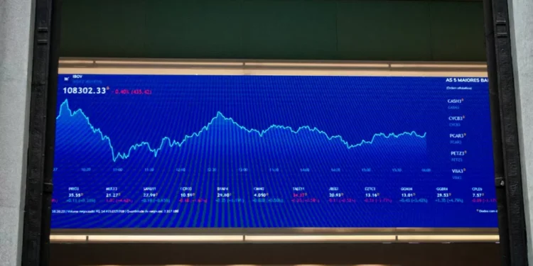 Ibovespa inicia semana em alta de 1,87%, aos 130,5 mil pontos