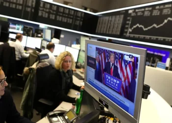 Wall Street abre em alta em véspera de eleições dos EUA