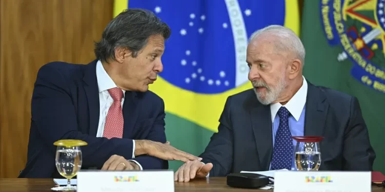 Haddad retorna a Brasília para tentar acabar com impasse sobre pacote de cortes de gastos