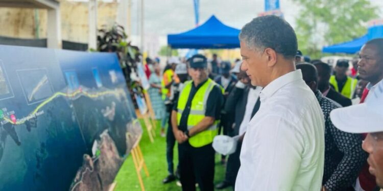 Residents of the Buraco neighborhood in the Mussulo urban district have been connected to the public electricity grid