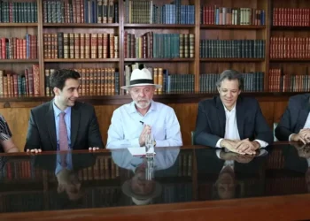 Lula assina nomeação de Galípolo, diretores do BC e decreto do salário mínimo