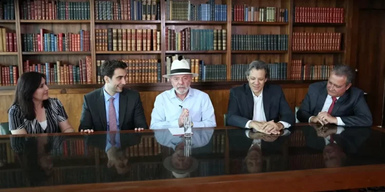 Lula assina nomeação de Galípolo, diretores do BC e decreto do salário mínimo