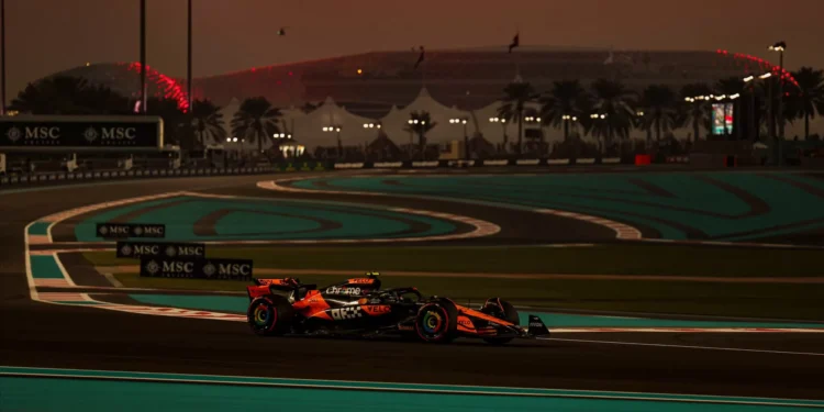 Pole de Norris coloca uma mão da McLaren no título de equipas de F1