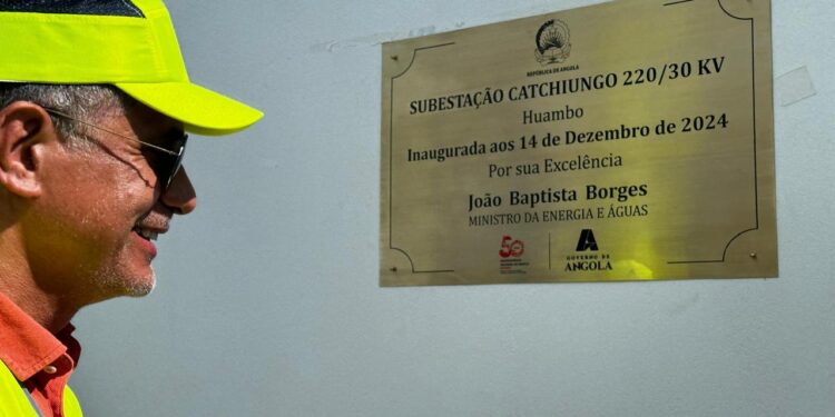 ELECTRICIDADE CHEGA AO CACHIUNGO E CHINGUAR PELA PRIMEIRA VEZ