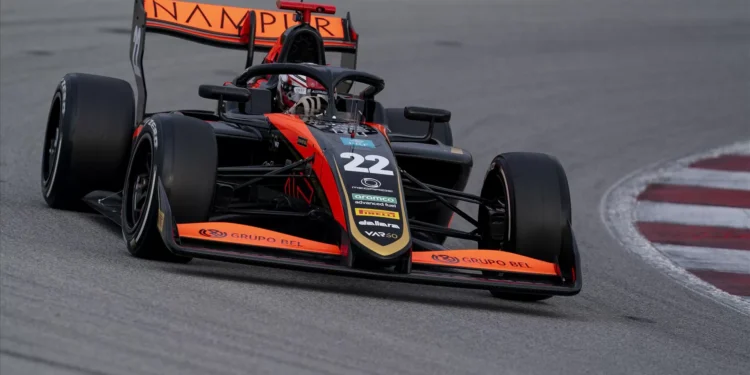 Ivan Domingues faz menos voltas que a média no segundo dia de testes devido a “desafios com o carro”