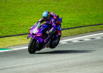 Miguel Oliveira faz 17.º tempo no primeiro dia de testes na Tailândia