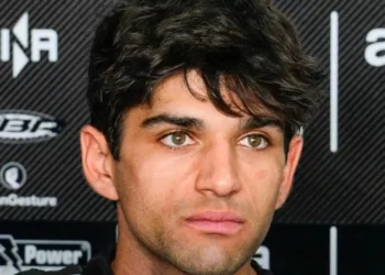 Campeão do Mundo de MotoGP com várias fraturas