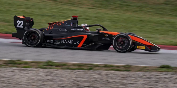 Ivan Domingues começa testes oficiais da F3 com dia “muito positivo”