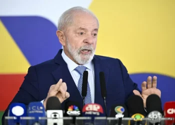 Lula prevê crescimento econômico de mais de 2,5% em 2025 e destaca controle da inflação dos alimentos